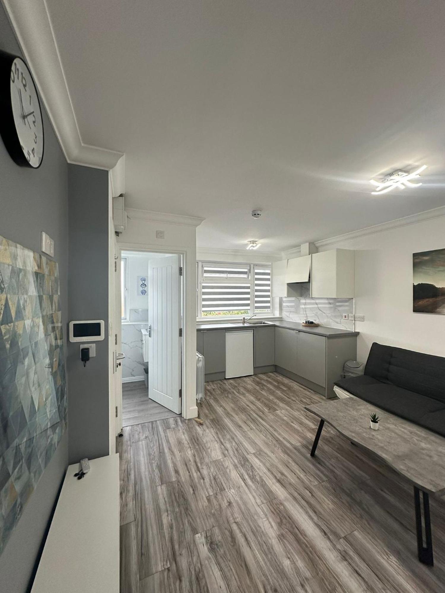 Lamorna Luton  Exterior photo